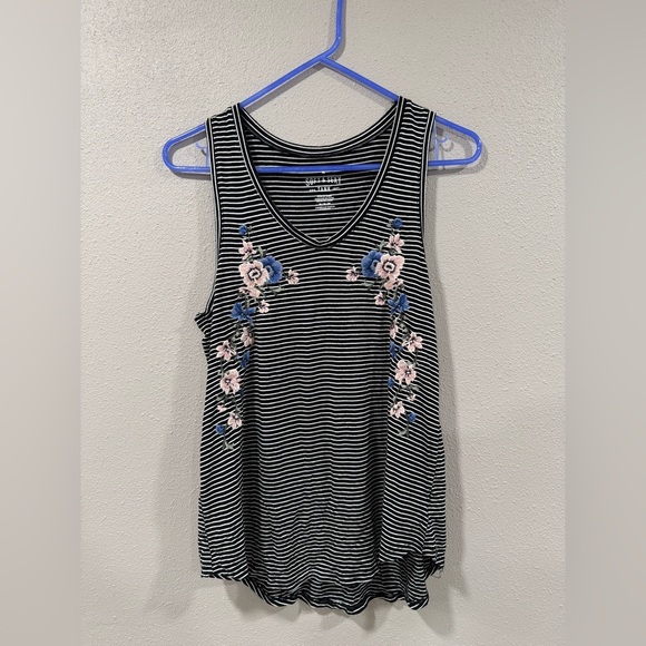 2/$10 American Eagle Floral Tank Top - Picture 2 of 5
